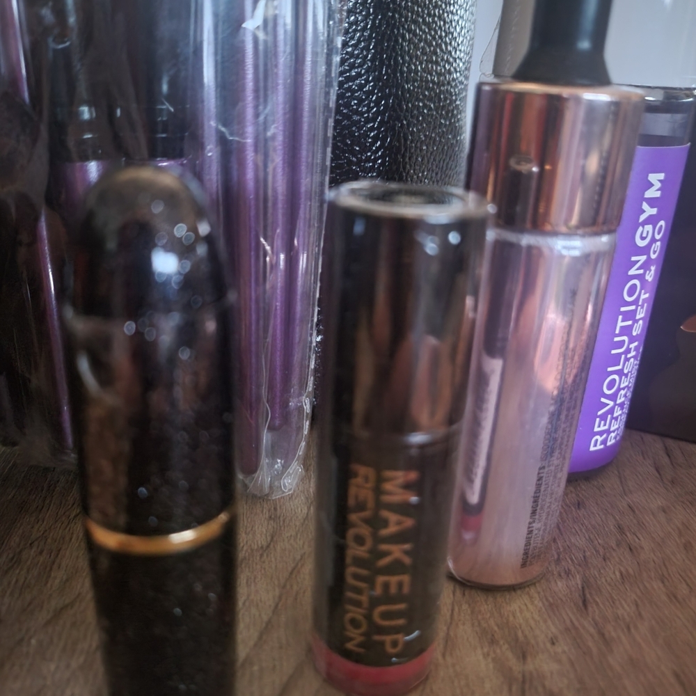 Clueless Revolution makeup bag and products